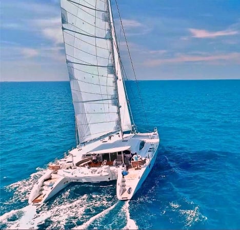 catamaran_laysan_sailing1