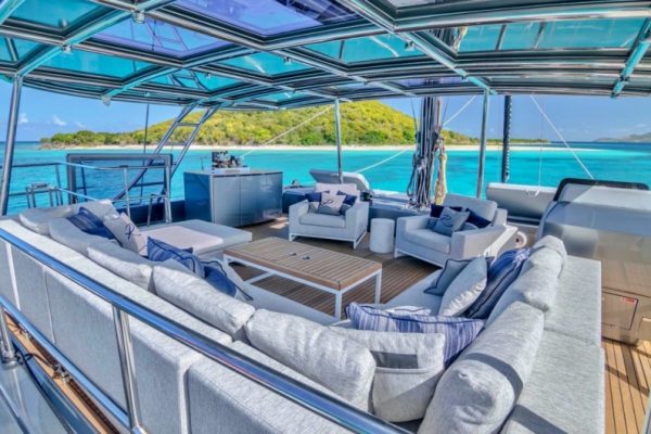 catamaran_relentless_skylounge_wide catamaran_relentless_skylounge_wide