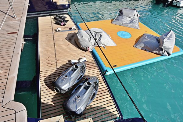 catamaran_relentless_tender_liftplatform catamaran_relentless_tender_liftplatform